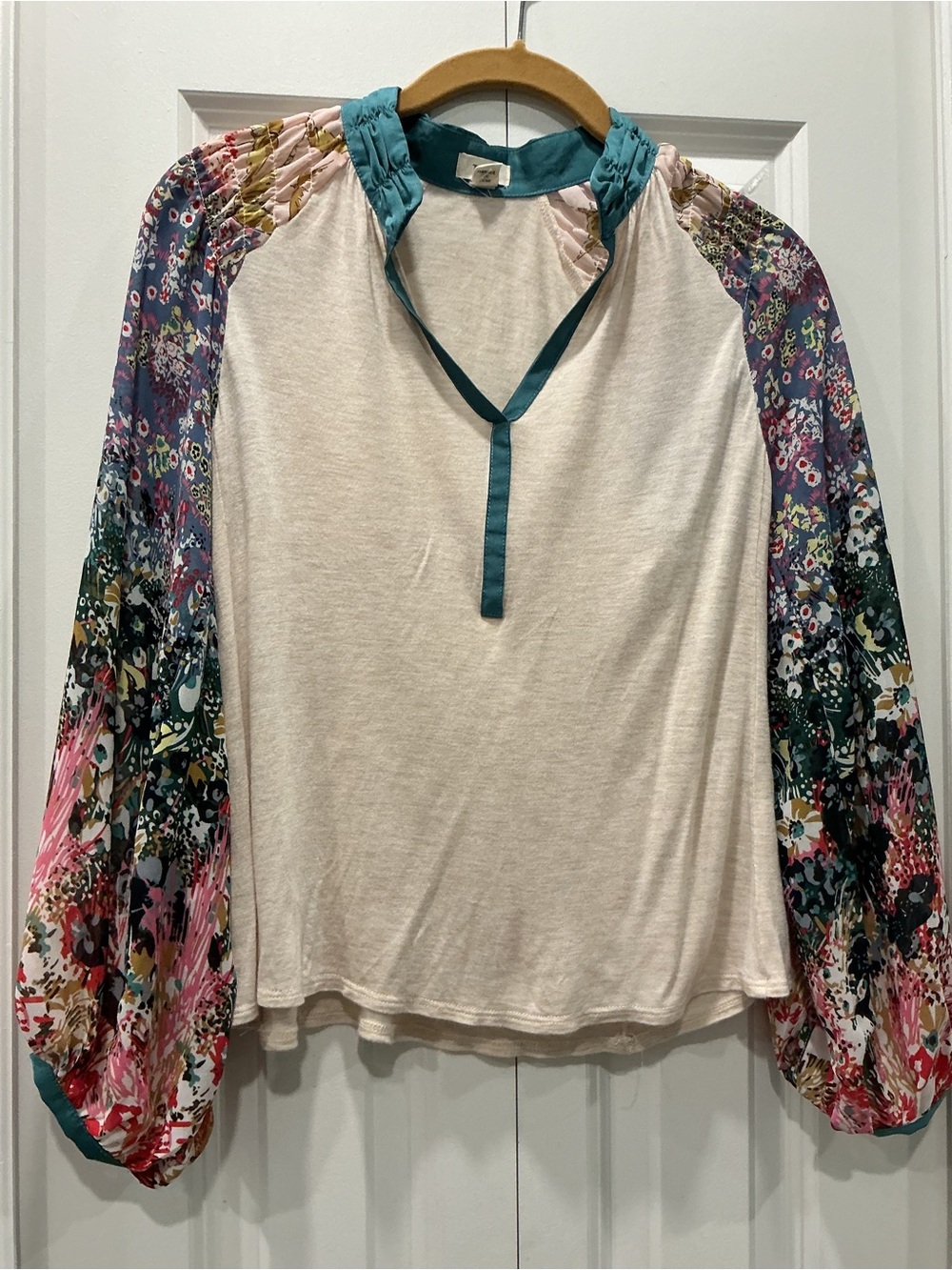 Vintage Anthropologie Tiny pullover Sheer sleeve XS. Beautiful detail!